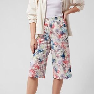 Athleta Savannah Floral Bermuda Shorts in Watercolor Print Size Small